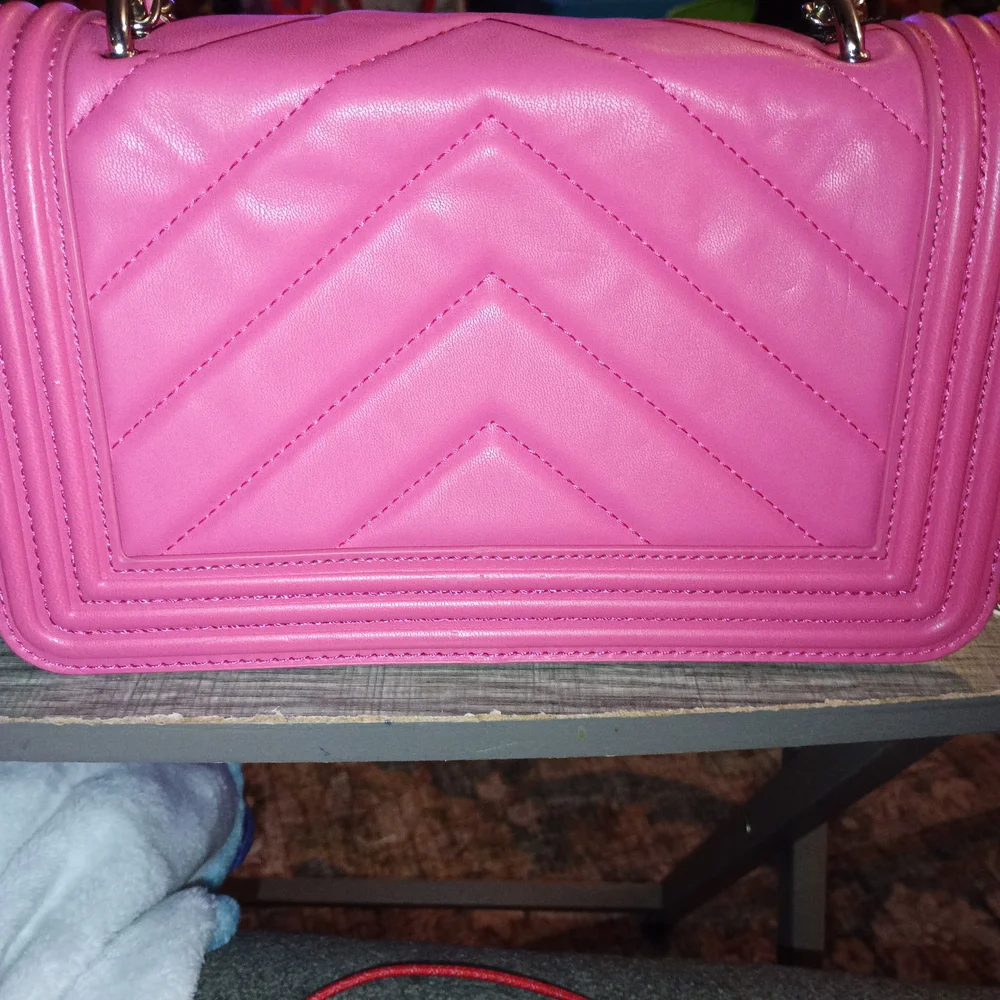 Badgley Mischka Pink Quilted Chain Shoulder Bag - Picture 5 of 6